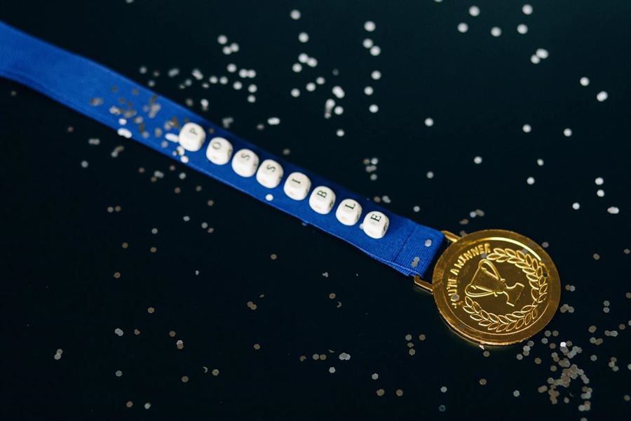 Styrk din selvtillid: oplev glæden ved at modtage en velfortjent medalje!