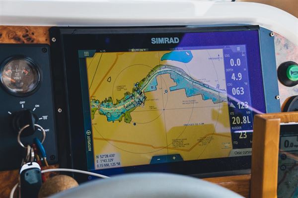 En båd gps hjælper med at navigere på havet og en masse andre funktioner